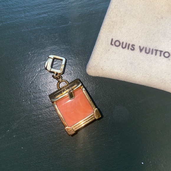 Authentic Louis Vuitton Yellow Gold Charm - Picture 7 of 8
